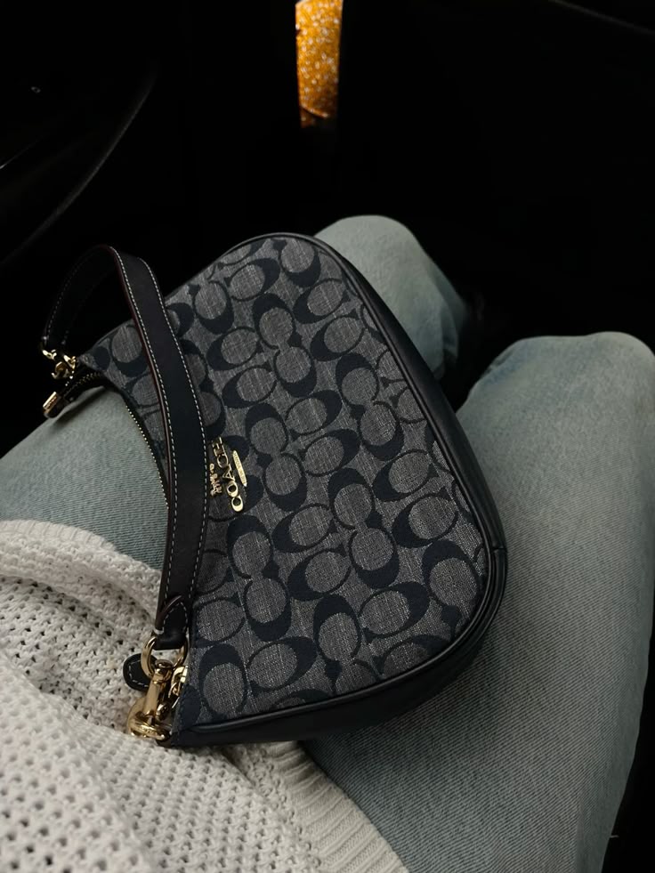 Coach Teri Shoulder Bag In Signature Canvas - Black