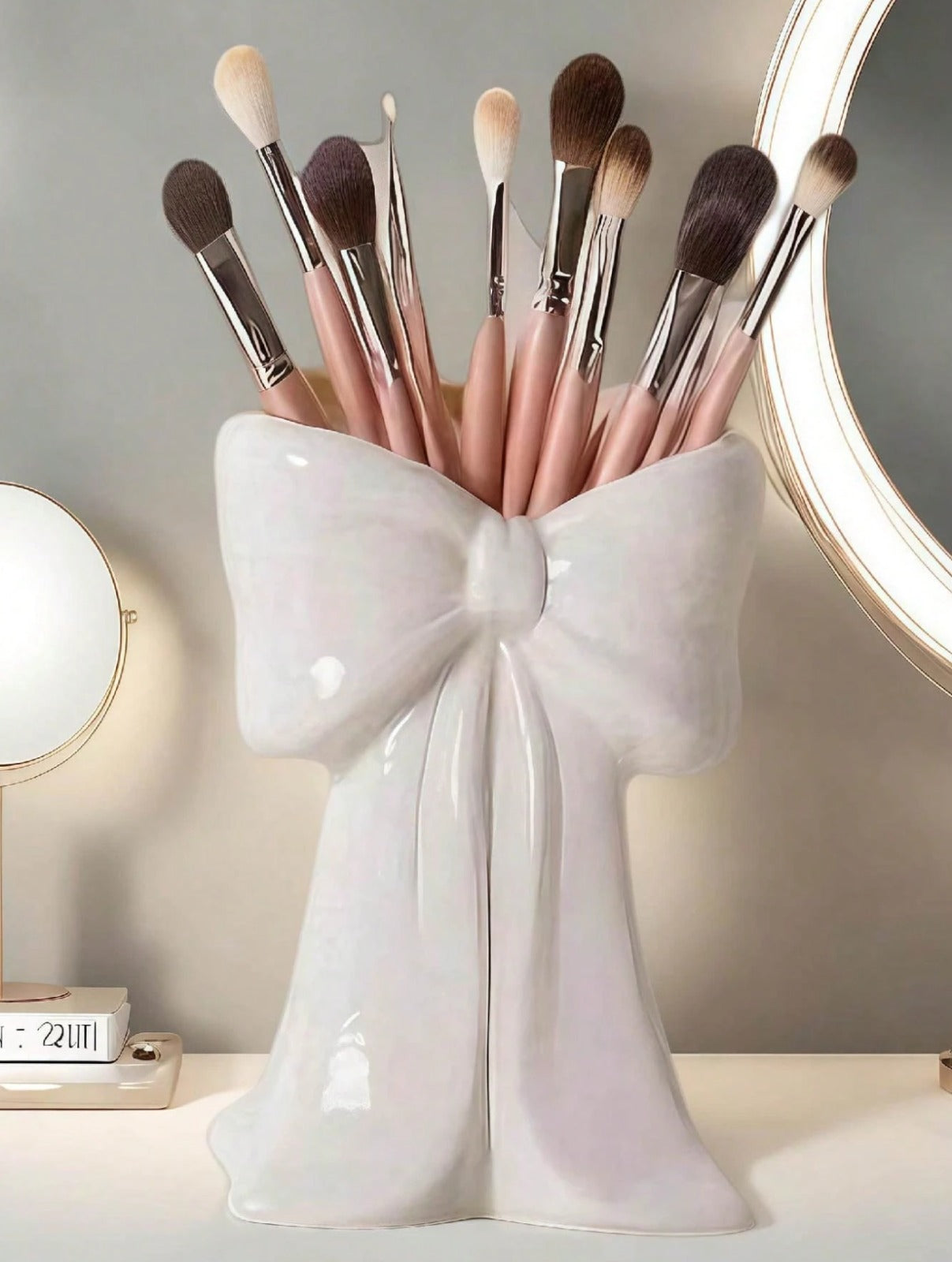 Bow-Shaped Makeup Brushes Holder - organizer