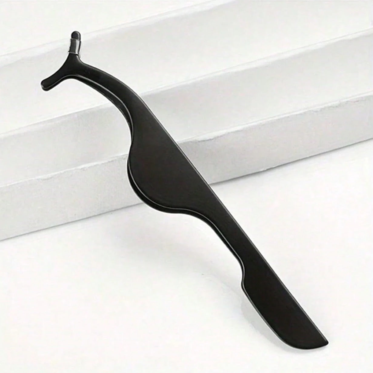 Professional Curved Eyelash Tweezer
