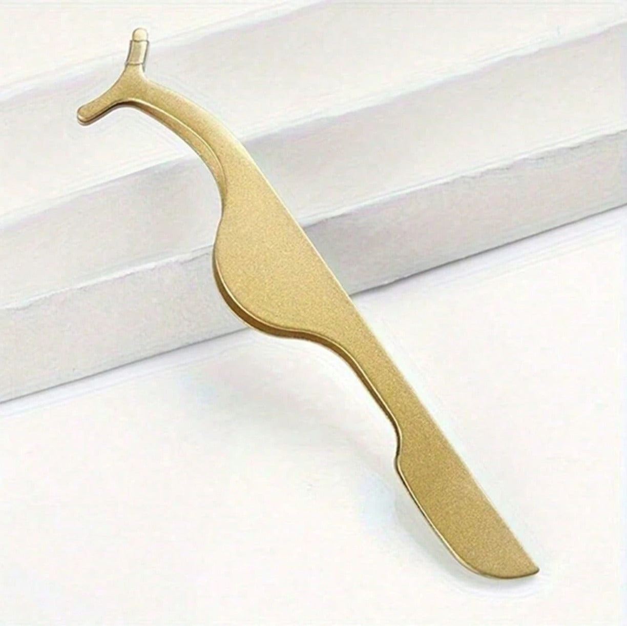 Professional Curved Eyelash Tweezer