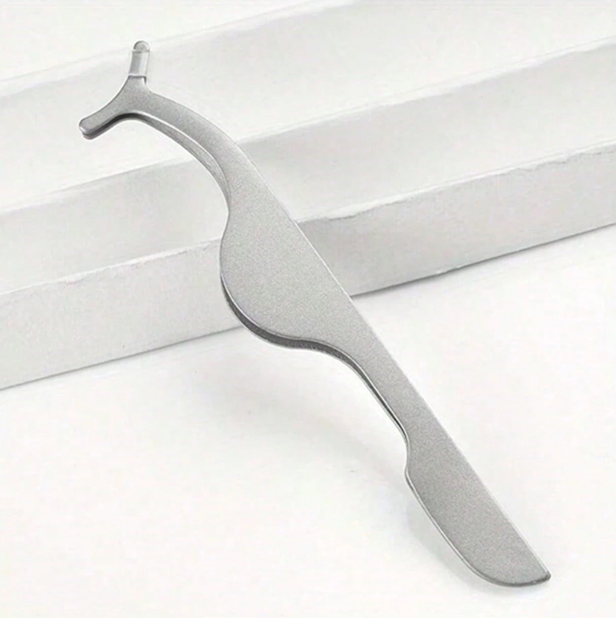 Professional Curved Eyelash Tweezer