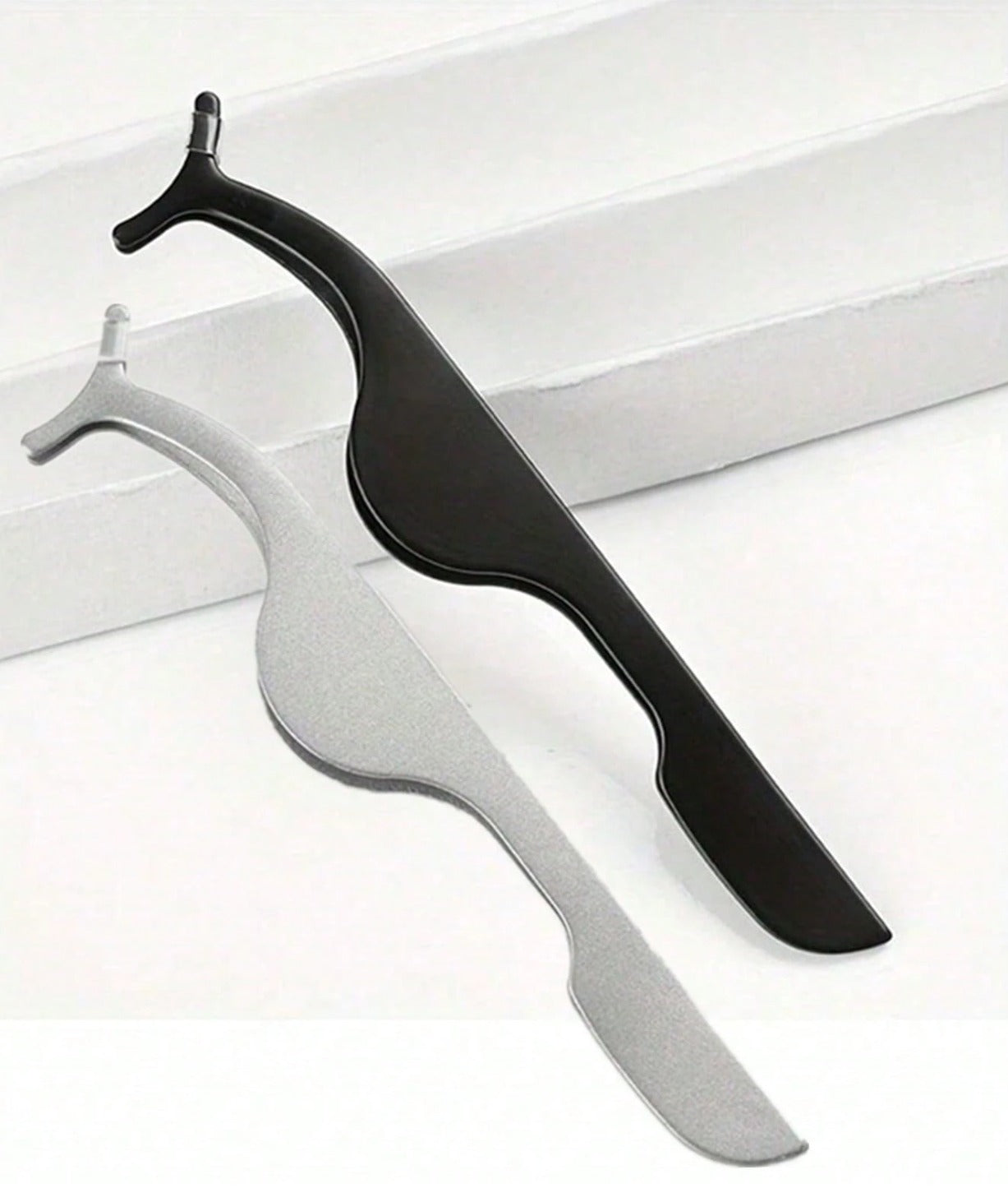 Professional Curved Eyelash Tweezer