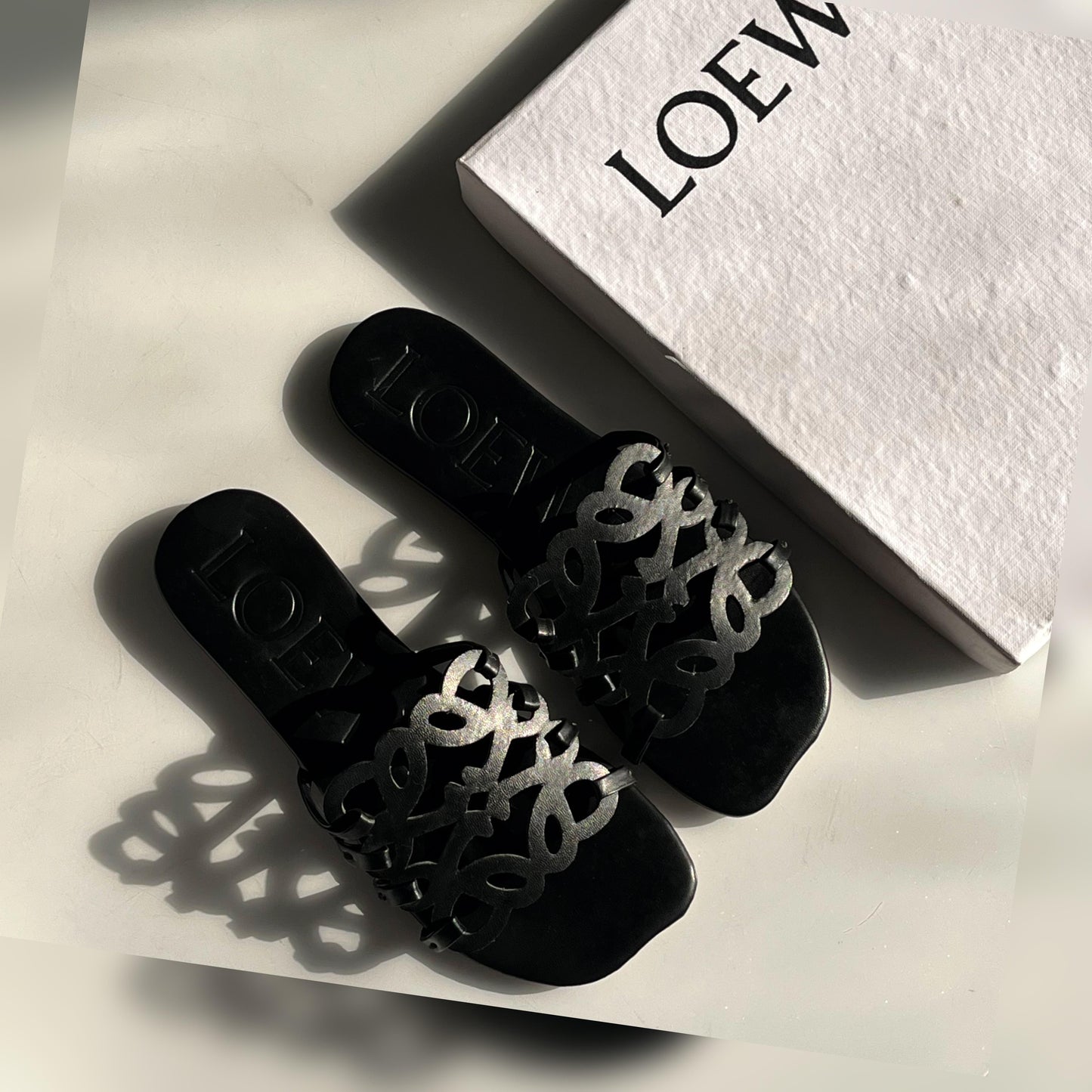Loewe - Petal Anagram slide