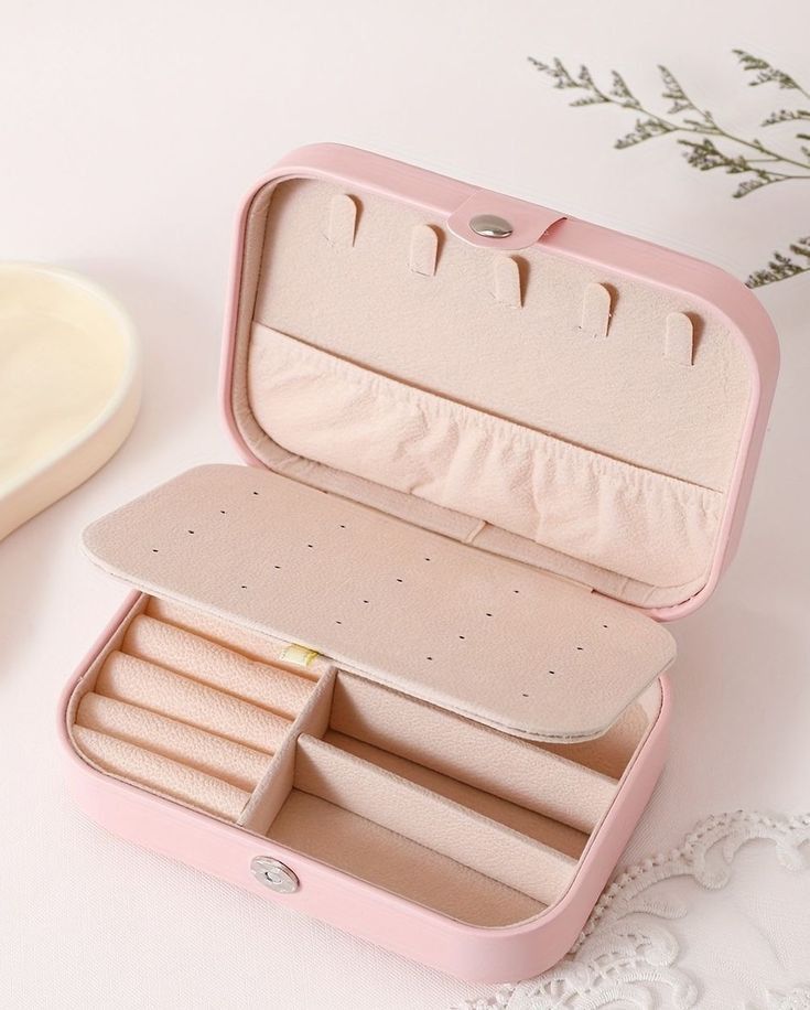 Portable Jewelry Storage Box - Organizer